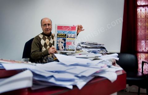 21 février 2011 : Habib Guizani, Redacteur en chef du journal Attounisia qui a été arrété pendant 24h. Au coeur de la rédaction du jeune quotidien Attounisia une semaine après l'arrestation de du Directeur du journal, du Redcateur en Chef et d'un journaliste du journal arabe Attounisia suite à la publication d'une photo de femme dénudée en couverture, le Directeur du journal, Nasreddine Ben Saïda, est toujours en prison et fait depuis 4 jours une grève d ela faim.