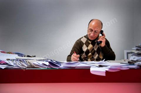21 février 2011 : Habib Guizani, Redacteur en chef du journal Attounisia qui a été arrété pendant 24h. Au coeur de la rédaction du jeune quotidien Attounisia une semaine après l'arrestation de du Directeur du journal, du Redcateur en Chef et d'un journaliste du journal arabe Attounisia suite à la publication d'une photo de femme dénudée en couverture, le Directeur du journal, Nasreddine Ben Saïda, est toujours en prison et fait depuis 4 jours une grève d ela faim.