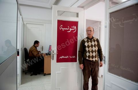 21 février 2011 : Habib Guizani, Redacteur en chef du journal Attounisia qui a été arrété pendant 24h. Au coeur de la rédaction du jeune quotidien Attounisia une semaine après l'arrestation de du Directeur du journal, du Redcateur en Chef et d'un journaliste du journal arabe Attounisia suite à la publication d'une photo de femme dénudée en couverture, le Directeur du journal, Nasreddine Ben Saïda, est toujours en prison et fait depuis 4 jours une grève d ela faim.