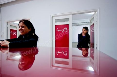 21 février 2011 : Au coeur de la rédaction du jeune quotidien Attounisia une semaine après l'arrestation de du Directeur du journal, du Redcateur en Chef et d'un journaliste du journal arabe Attounisia suite à la publication d'une photo de femme dénudée en couverture, le Directeur du journal, Nasreddine Ben Saïda, est toujours en prison et fait depuis 4 jours une grève d ela faim.