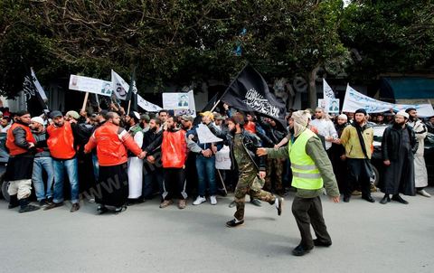 8 mars 2012 : à Tunis, devant le Ministère de la Justice plus de 1000 salafistes, venus des différentes régions du pays, manifestent pour appeler à la libération de leurs camarades emprisonnés dans l'affaire de Bir Ali, mais aussi pour déplorer le retour de la police politique et de la torture policière. Cette manifestation est organisée pour la première comparution devant le procureur de la République des individus arrêtés dans le cadre de l'affaire de Bir Ali, des affrontement armée entre groupe dit "terroriste" et l'armée tunisienne. Ali Laarayedh ministre de l’Intérieur a révélé, lors d'une conférence de presse, des liens étroits entre la Libye et ce groupe terroriste arrêté en Tunisie.
