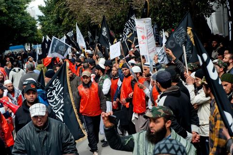 8 mars 2012 : à Tunis, devant le Ministère de la Justice plus de 1000 salafistes, venus des différentes régions du pays, manifestent pour appeler à la libération de leurs camarades emprisonnés dans l'affaire de Bir Ali, mais aussi pour déplorer le retour de la police politique et de la torture policière. Cette manifestation est organisée pour la première comparution devant le procureur de la République des individus arrêtés dans le cadre de l'affaire de Bir Ali, des affrontement armée entre groupe dit "terroriste" et l'armée tunisienne. Ali Laarayedh ministre de l’Intérieur a révélé, lors d'une conférence de presse, des liens étroits entre la Libye et ce groupe terroriste arrêté en Tunisie.