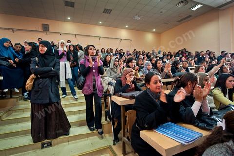 14 mars 2012 à l'université de la Manouba, à la veille des élections des représentants des étudiants au comités scientifique, le Doyen Habib Kazdaghli organise dans l'un des amphitéhâtres une cérémonie en l'honneur de la jeune étudiante Khaoula Rachidi qui est intervenu lorsqu'un salafiste à retirer le drapeau tunisien la semaine dernière. 