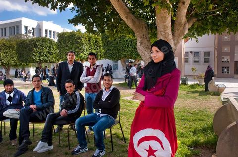 14 mars 2012 à l'université de la Manouba, à la veille des élections des représentants des étudiants au comités scientifique, le Doyen Habib Kazdaghli organise dans l'un des amphitéhâtres une cérémonie en l'honneur de la jeune étudiante Khaoula Rachidi qui est intervenu lorsqu'un salafiste à retirer le drapeau tunisien la semaine dernière. 