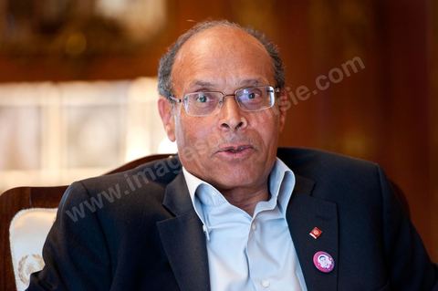 9 mars : Moncef Marzouki dans son bureau lors de notre rencontre avec M. Moncef Marzouki, président de la République depuis le 13 décembre 2011, au Palais Préisdentiel de Carthage. Le Président a repris le bureau de Habib Bourguiba, abndonné sous Ben Ali, le bureau de ce dernier a été transformé en salle d'accueil.