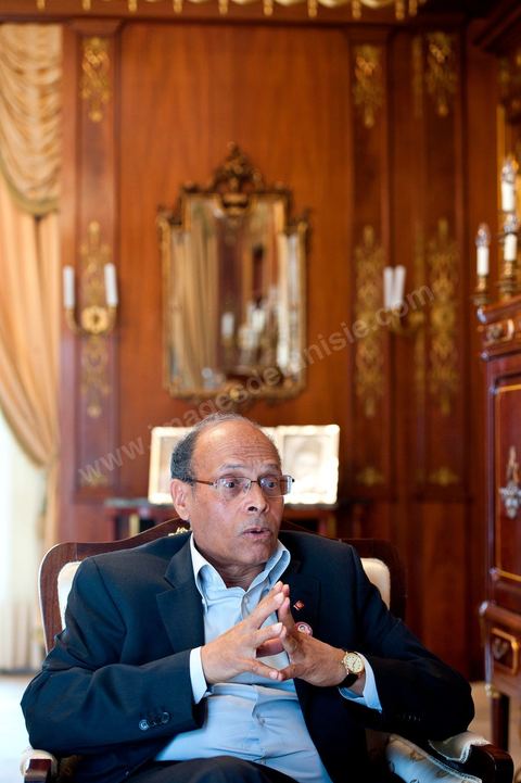 9 mars : Moncef Marzouki dans son bureau lors de notre rencontre avec M. Moncef Marzouki, président de la République depuis le 13 décembre 2011, au Palais Préisdentiel de Carthage. Le Président a repris le bureau de Habib Bourguiba, abndonné sous Ben Ali, le bureau de ce dernier a été transformé en salle d'accueil.