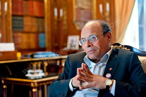 9 mars : Moncef Marzouki dans son bureau lors de notre rencontre avec M. Moncef Marzouki, président de la République depuis le 13 décembre 2011, au Palais Préisdentiel de Carthage. Le Président a repris le bureau de Habib Bourguiba, abndonné sous Ben Ali, le bureau de ce dernier a été transformé en salle d'accueil.
