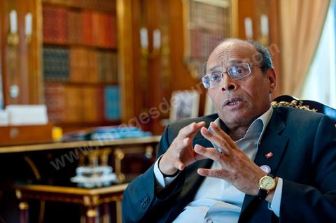 9 mars : Moncef Marzouki dans son bureau lors de notre rencontre avec M. Moncef Marzouki, président de la République depuis le 13 décembre 2011, au Palais Préisdentiel de Carthage. Le Président a repris le bureau de Habib Bourguiba, abndonné sous Ben Ali, le bureau de ce dernier a été transformé en salle d'accueil.