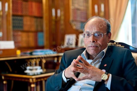 9 mars : Moncef Marzouki dans son bureau lors de notre rencontre avec M. Moncef Marzouki, président de la République depuis le 13 décembre 2011, au Palais Préisdentiel de Carthage. Le Président a repris le bureau de Habib Bourguiba, abndonné sous Ben Ali, le bureau de ce dernier a été transformé en salle d'accueil.