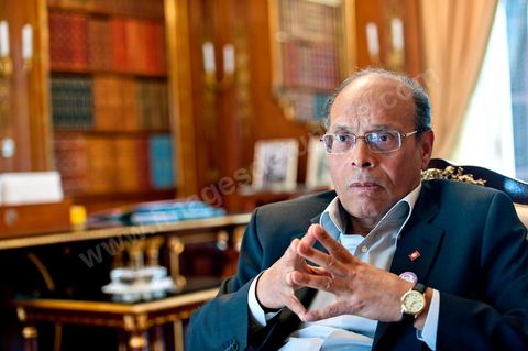 9 mars : Moncef Marzouki dans son bureau lors de notre rencontre avec M. Moncef Marzouki, président de la République depuis le 13 décembre 2011, au Palais Préisdentiel de Carthage. Le Président a repris le bureau de Habib Bourguiba, abndonné sous Ben Ali, le bureau de ce dernier a été transformé en salle d'accueil.