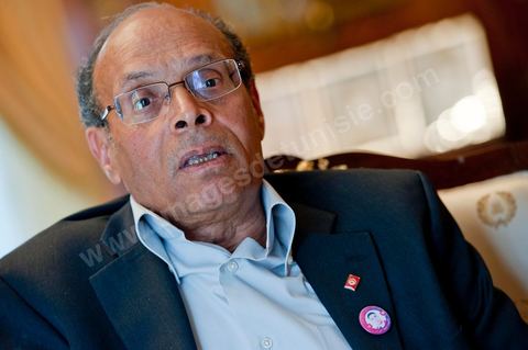 9 mars : Moncef Marzouki dans son bureau lors de notre rencontre avec M. Moncef Marzouki, président de la République depuis le 13 décembre 2011, au Palais Préisdentiel de Carthage. Le Président a repris le bureau de Habib Bourguiba, abndonné sous Ben Ali, le bureau de ce dernier a été transformé en salle d'accueil.