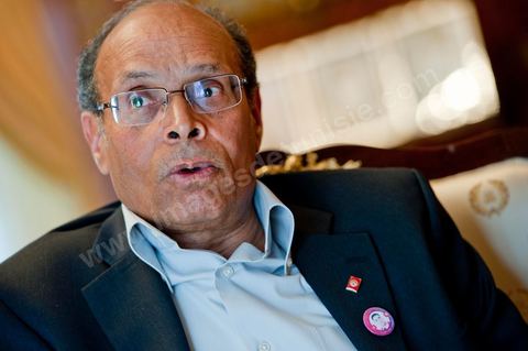 9 mars : Moncef Marzouki dans son bureau lors de notre rencontre avec M. Moncef Marzouki, président de la République depuis le 13 décembre 2011, au Palais Préisdentiel de Carthage. Le Président a repris le bureau de Habib Bourguiba, abndonné sous Ben Ali, le bureau de ce dernier a été transformé en salle d'accueil.