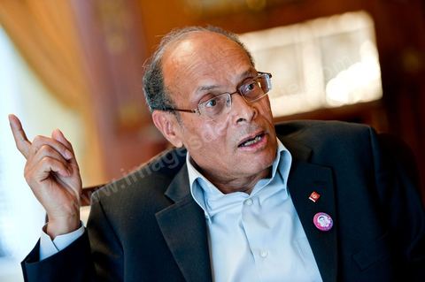 9 mars : Moncef Marzouki dans son bureau lors de notre rencontre avec M. Moncef Marzouki, président de la République depuis le 13 décembre 2011, au Palais Préisdentiel de Carthage. Le Président a repris le bureau de Habib Bourguiba, abndonné sous Ben Ali, le bureau de ce dernier a été transformé en salle d'accueil.