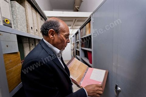 9 mars : rencontre avec M. Moncef Marzouki, président de la République depuis le 13 décembre 2011, au Palais Préisdentiel de Carthage. Dans les sous sols du Palais, à son arrivée le Président a découvert une série de salles où avait été entreposés par Ben Ali à même le sol les souvenirs, cadeaux, tableaux et scupltures de l'époque de Bourguiba, ainsi que de très nombresues archives photos et textes. Tous ces objets du passé vous être remis pour la création d'un grand musée de Habib Bourguiba à Monastir.