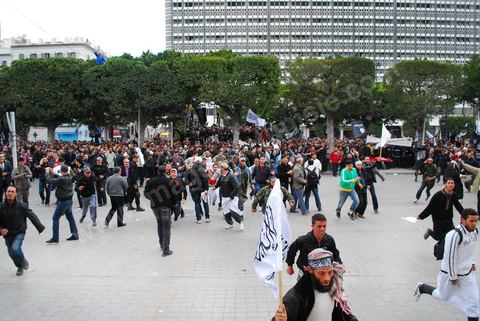 25 mars : les salafistes rompent le cordon de la police pour investir l'esplanade du théâtre où se trouvaient les artistes sur l'avenue Habib Bourguiba deux manifestations s'affrontent, une manifestation culturelle et une manifestation salafiste pour la Charia dans la constituion. Triste bilan où les salafistes chassent les spectacles de théâtre et de marionnettes offerts au public pour ce dimanche matin. Plus de 6000 salafistes ont investi l'avenue et la place du 14 janvier ce dimanche matin suite à un appel prévu le vendredi à la Kasbah et étonnament reporté à l'avenue ce dimanche matin alors qu'une grande manifestation culturelle y était prévue. La tension et le face à face n'ont pas manqué, les salafistes ont détruits et pillés les petits podiums obligeant les artistes à se regrouper sous la protection de la police devant le théâtre et seront finalement chassés par les salafistes revenus en nombre vers le théâtre après une grande prière de rue sur la place du 14 janvier et l'avenue Habib Bourguiba.