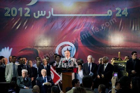 24 mars à Monastir meeting "appel à la Nation" présidé par Béji Caid Essebsi. L'ancien Premier ministre Béji Caïed Essebsi a tenu un grand meeting à Monastir intitulé "Appel de la Nation" en présence de plus de 50 partis, plusieurs associations ainsi que des personnalités nationales indépendantes. Cette grande manifestation est organisée par l’Association nationale de la pensée bourguibienne.Dans une salle archi-comble, Béji Caïed Essebsi a été accueilli par un tonnerre d'applaudissements. Sur l'Estrade un portrait de Bourguiba en tenue de cérémonie et commenté "Le pouvoir de l’élégance et l’élégance du pouvoir".  