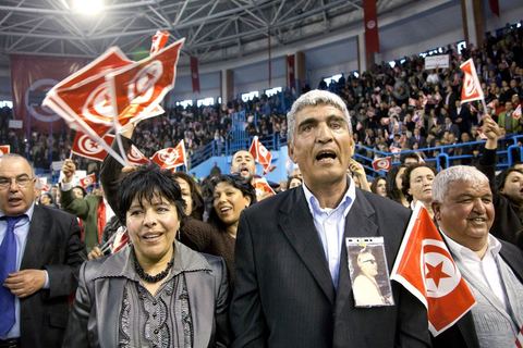 24 mars à Monastir meeting "appel à la Nation" présidé par Béji Caid Essebsi. L'ancien Premier ministre Béji Caïed Essebsi a tenu un grand meeting à Monastir intitulé "Appel de la Nation" en présence de plus de 50 partis, plusieurs associations ainsi que des personnalités nationales indépendantes. Cette grande manifestation est organisée par l’Association nationale de la pensée bourguibienne.Dans une salle archi-comble, Béji Caïed Essebsi a été accueilli par un tonnerre d'applaudissements. Sur l'Estrade un portrait de Bourguiba en tenue de cérémonie et commenté "Le pouvoir de l’élégance et l’élégance du pouvoir".  