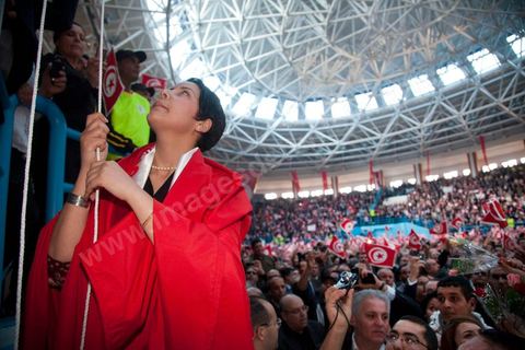 24 mars Khaoula Rchidi à Monastir meeting "appel à la Nation" présidé par Béji Caid Essebsi. L'ancien Premier ministre Béji Caïed Essebsi a tenu un grand meeting à Monastir intitulé "Appel de la Nation" en présence de plus de 50 partis, plusieurs associations ainsi que des personnalités nationales indépendantes. Cette grande manifestation est organisée par l’Association nationale de la pensée bourguibienne.Dans une salle archi-comble, Béji Caïed Essebsi a été accueilli par un tonnerre d'applaudissements. Sur l'Estrade un portrait de Bourguiba en tenue de cérémonie et commenté "Le pouvoir de l’élégance et l’élégance du pouvoir".  