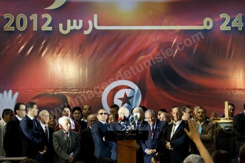 24 mars à Monastir meeting "appel à la Nation" présidé par Béji Caid Essebsi. L'ancien Premier ministre Béji Caïed Essebsi a tenu un grand meeting à Monastir intitulé "Appel de la Nation" en présence de plus de 50 partis, plusieurs associations ainsi que des personnalités nationales indépendantes. Cette grande manifestation est organisée par l’Association nationale de la pensée bourguibienne.Dans une salle archi-comble, Béji Caïed Essebsi a été accueilli par un tonnerre d'applaudissements. Sur l'Estrade un portrait de Bourguiba en tenue de cérémonie et commenté "Le pouvoir de l’élégance et l’élégance du pouvoir".  