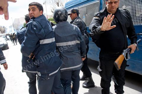 9 avril : à l'avenue Habib Bourguiba et dans les ruelles adjacentes affrontements entre la police et les manifestants deisrant commémoré sur l'avenue les martyrs et soutenir les diplomés chomeurs venus de l'intérieur du Pays. La police empéchera tout regroupement toute la jouréne sur l'avnue déclenchant des affrontements lacrymos et jets de pierre et de nombresues arrestations. 