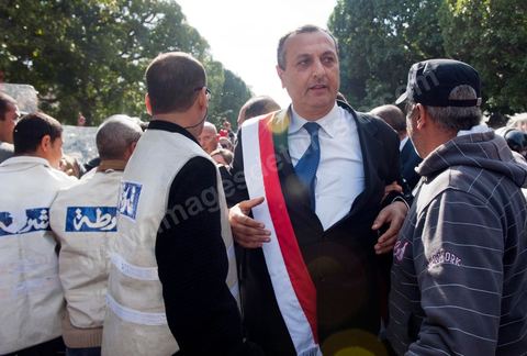 10 avril : au lendemain des événements et des agressions démesurées de la police envers les manifestants venus fêter la fête des martyrs sur l'avenue H. Bourguiba, un petit groupe de manifestants s'est rassemblé à l'appel des députés de l'oppostion de l'ANC sur le haut de l'avenue Habib Bourguiba. La police marquera une présence nombreuse bloquant l'évolution des quelques 300 manifestants pacifiques désireux se rendre au Ministère de l'Intérieur. Le face face fut tendu mais pacifique. Pendant ce temps une réunion au Ministère de l'Intérieur se tenait avec les députés de l'opposition venus demander des explications et des sanctions pour les actes survenus la veille de la part de la police et d'une éventuelle milice nadhaouiste.
