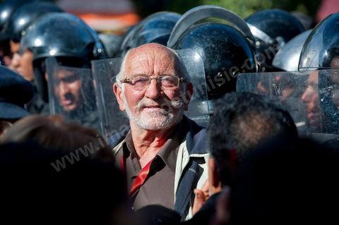 10 avril : au lendemain des événements et des agressions démesurées de la police envers les manifestants venus fêter la fête des martyrs sur l'avenue H. Bourguiba, un petit groupe de manifestants s'est rassemblé à l'appel des députés de l'oppostion de l'ANC sur le haut de l'avenue Habib Bourguiba. La police marquera une présence nombreuse bloquant l'évolution des quelques 300 manifestants pacifiques désireux se rendre au Ministère de l'Intérieur. Le face face fut tendu mais pacifique. Pendant ce temps une réunion au Ministère de l'Intérieur se tenait avec les députés de l'opposition venus demander des explications et des sanctions pour les actes survenus la veille de la part de la police et d'une éventuelle milice nadhaouiste.