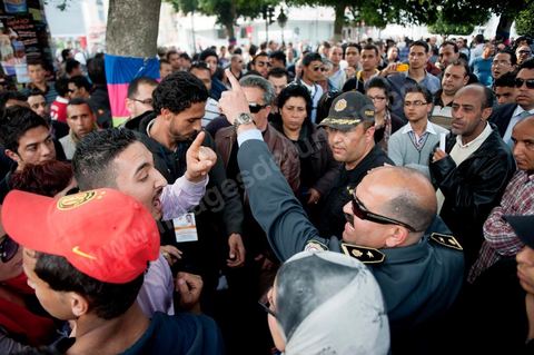 10 avril : au lendemain des événements et des agressions démesurées de la police envers les manifestants venus fêter la fête des martyrs sur l'avenue H. Bourguiba, un petit groupe de manifestants s'est rassemblé à l'appel des députés de l'oppostion de l'ANC sur le haut de l'avenue Habib Bourguiba. La police marquera une présence nombreuse bloquant l'évolution des quelques 300 manifestants pacifiques désireux se rendre au Ministère de l'Intérieur. Le face face fut tendu mais pacifique. Pendant ce temps une réunion au Ministère de l'Intérieur se tenait avec les députés de l'opposition venus demander des explications et des sanctions pour les actes survenus la veille de la part de la police et d'une éventuelle milice nadhaouiste.