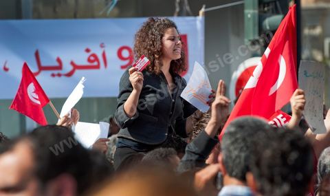 10 avril : au lendemain des événements et des agressions démesurées de la police envers les manifestants venus fêter la fête des martyrs sur l'avenue H. Bourguiba, un petit groupe de manifestants s'est rassemblé à l'appel des députés de l'oppostion de l'ANC sur le haut de l'avenue Habib Bourguiba. La police marquera une présence nombreuse bloquant l'évolution des quelques 300 manifestants pacifiques désireux se rendre au Ministère de l'Intérieur. Le face face fut tendu mais pacifique. Pendant ce temps une réunion au Ministère de l'Intérieur se tenait avec les députés de l'opposition venus demander des explications et des sanctions pour les actes survenus la veille de la part de la police et d'une éventuelle milice nadhaouiste.