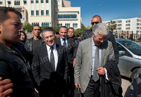 19 avril 2012 : arrivée très médiatique de Nabil Karoui à son procès au tribunal de première instance de Tunis avec son frère Ghazi et l'un de ses avocats.