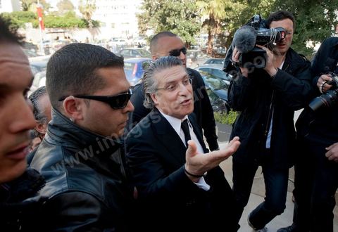 19 avril 2012 : arrivée très médiatique de Nabil Karoui à son procès au tribunal de première instance de Tunis avec son frère Ghazi et l'un de ses avocats.