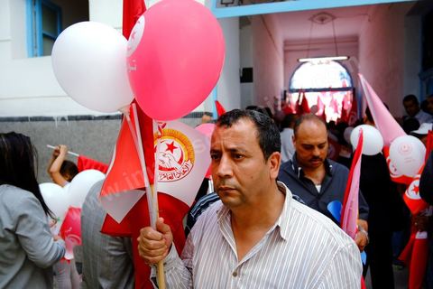 1er mai 2012 sur l'avenue Habib Bourguiba, manifestation des syndicalistes et des travailleurs tunisiens sur l'avenue pour la fête du travail. Au sein du siège histoirque de l'UGTT pendnat le discous de Houcine Abbassi, le patron du syndicat.