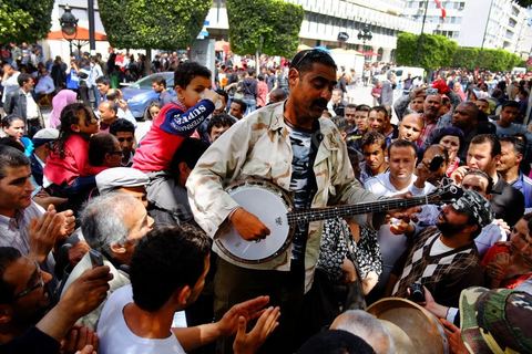 1er mai 2012 sur l'avenue Habib Bourguiba, manifestation des syndicalistes et des travailleurs tunisiens sur l'avenue pour la fête du travail.