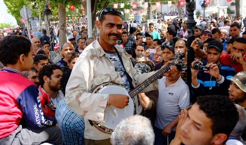 1er mai 2012 sur l'avenue Habib Bourguiba, manifestation des syndicalistes et des travailleurs tunisiens sur l'avenue pour la fête du travail.