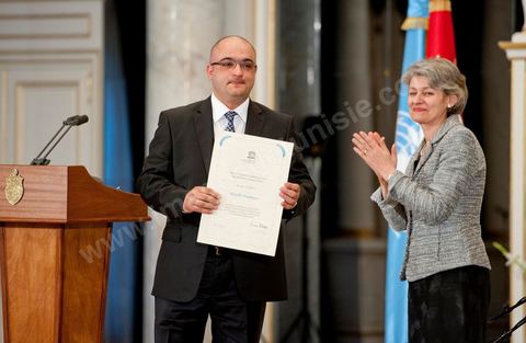 3 mai 2012, palais présidentiel de Carthage, cérémonie offcielle de remise du prix mondial UNESCO/Guillermo Cano de la liberté de la presse 2012 à EYNULLA FATULLAYEV. prix remis par la Directrice générale de l'UNESCO Mme Irina Bokova, en présence de M. Moncef Marzouki président de la Tunisie.