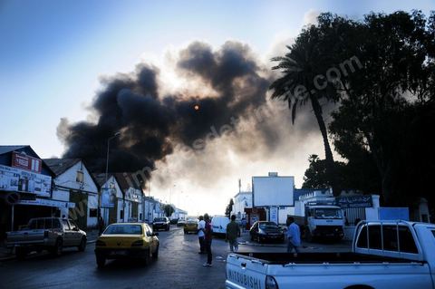 24 mai : un incendie s'est déclaré ce jeudi à 06H20 du matin au marché de Moncef Bey à Tunis, détruisant 352 points de vente sur une superficie de 1.500 mètres carrés dans le pavillon A, située dans la partie arrière du marché. Plusieurs unités sécuritaires ayant été dépêchées sur les lieux de l'incendie, en plus de 15 véhicules de la Protection civile, ce qui a permis de circonscrire l'incendie et d'éviter, ainsi, la propagation du feu.Il a ajouté que l'écroulement du toit des dépôts de marchandises a rendu difficile l'extinction de l'incendie, affirmant qu'aucune perte humaine n'est à déplorer. 