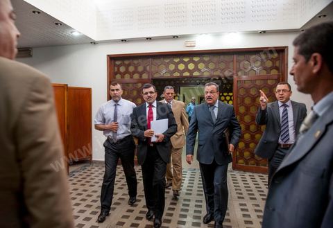 31 mai : conférence de presse de Ali Larayedh au Ministère de l'interieur. Le Ministre a rappelé que la réactivation de la loi n°4 de  1969, régissant le rassemblement en public  et les manifestations et qui autorise l’intervention policière jusqu’à l’usage de balles réelles contre les attaques portant atteinte à la sûreté de l’Etat et des citoyens, est  toujours en vigueur. M. Larayedh a rappelé par la même occasion que l’état d’urgence décrété en Tunisie est toujours de mise. Le ministre de l’intérieur a déclaré que les attaques violentes perpétrées par une catégorie des salafistes contre les libertés individuelles des citoyens et contre les forces de l’ordre sont considérées comme des crimes de droit commun, Ali Larayedh a critiqué au cours de cette conférence certains syndicalistes ayants des appartenances partisanes et les accuse de vouloir provoquer les troubles.