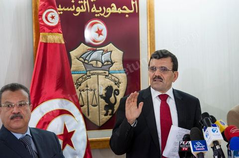 31 mai : conférence de presse de Ali Larayedh au Ministère de l'interieur. Le Ministre a rappelé que la réactivation de la loi n°4 de  1969, régissant le rassemblement en public  et les manifestations et qui autorise l’intervention policière jusqu’à l’usage de balles réelles contre les attaques portant atteinte à la sûreté de l’Etat et des citoyens, est  toujours en vigueur. M. Larayedh a rappelé par la même occasion que l’état d’urgence décrété en Tunisie est toujours de mise. Le ministre de l’intérieur a déclaré que les attaques violentes perpétrées par une catégorie des salafistes contre les libertés individuelles des citoyens et contre les forces de l’ordre sont considérées comme des crimes de droit commun, Ali Larayedh a critiqué au cours de cette conférence certains syndicalistes ayants des appartenances partisanes et les accuse de vouloir provoquer les troubles.