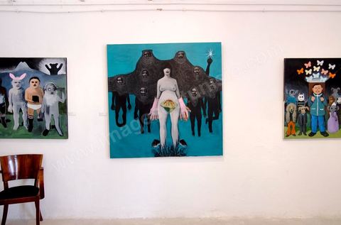 10 juin : Au printemps des Arts Fair Tunis au soir du dernier jour. L'exposition polémique qui a lancé un grand mouvement de protestations au dernier jour accusant ces artistes de porter atteint au sacré. ici l'oeuvre de Mohamed Be, Slama, "couscus à l'agneau" dut e^tre retiré par la police dans la nuit pour éviter sa détérioration par des groupes de salafistes qui ont tenté d'investir le palais Abdellia à la Marsa où se déroule l'exposition . Cette polémique engagera les premiers affrontements entre l'état et les salafistes depuis deux jours obligeant le gouvernement à établir un nouveau couvre feu
