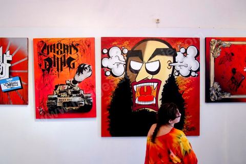 10 juin : Au printemps des Arts Fair Tunis au soir du dernier jour. L'exposition polémique qui a lancé un grand mouvement de protestations au dernier jour accusant ces artistes de porter atteint au sacré. ici les oeuvres que les salafistes considérent comme une provocation des laics envers la religion, définisant ces oeuvres comme une profantion du sacré. Cette polémique engagera les premiers affrontements entre l'état et les salafistes depuis deux jours obligeant le gouvernement à établir un nouveau couvre feu