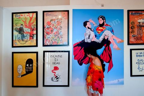 10 juin : Au printemps des Arts Fair Tunis au soir du dernier jour. L'exposition polémique qui a lancé un grand mouvement de protestations au dernier jour accusant ces artistes de porter atteint au sacré. ici les oeuvres que les salafistes considérent comme une provocation des laics envers la religion, définisant ces oeuvres comme une profantion du sacré. Cette polémique engagera les premiers affrontements entre l'état et les salafistes depuis deux jours obligeant le gouvernement à établir un nouveau couvre feu