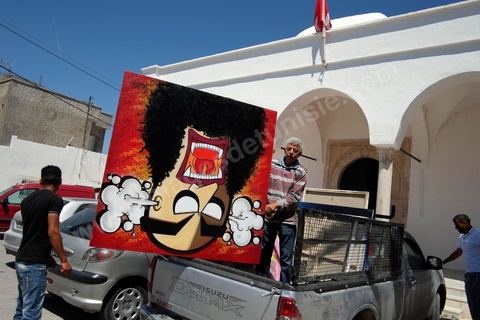 11 juin : Au printemps des Arts Fair Tunis le lmendemain matin du dernier jour. L'exposition polémique qui a lancé un grand mouvement de protestations au dernier jour accusant ces artistes de porter atteint au sacré. La nuit des affrontements ont eu lieu entre la police et des dizaines de salafistes qui ont tenté de s'introduire dans le Palais Abdellia qui accueilli cette expo d'art dans le but de détruire les ouevres qui portaient atteintes au sacré. Cette polémique engagera les premiers affrontements entre l'état et les salafistes depuis deux jours obligeant le gouvernement à établir un nouveau couvre feu