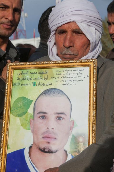 Familles de victimes de la répression à Sidi Bouzid le 17 décembre 2011.