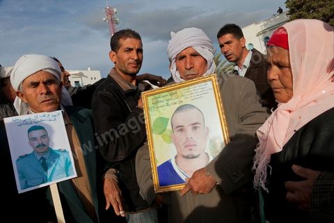 Familles de victimes de la répression à Sidi Bouzid le 17 décembre 2011.
