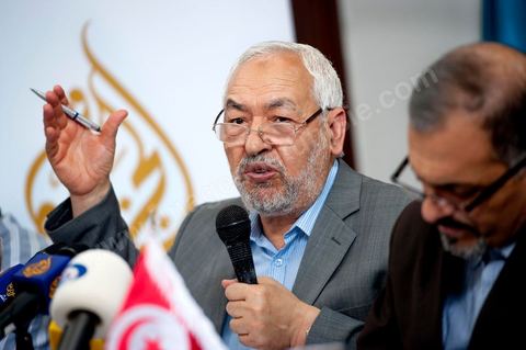 13 juin Cité Ettahrir Tunis : Le chef du parti islamiste Ennahda au pouvoir en Tunisie, Rached Ghannouchi, a appellé mercredi 13 juin au matin lors d'une conférence de presse, la population à descendre dans la rue et à protéger les bâtiments publics vendredi prochain, en réponse aux nouvelles manifestations annoncées le même jour par des salafistes. Symboliquement la conférence de presse a eu lieu à la Cité Ettahrir, une banlieue populaire de Tunis où des affrontements ont eu lieu ces deux derniers jours.