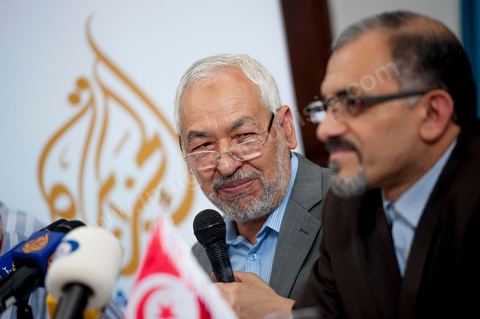 13 juin Cité Ettahrir Tunis : Le chef du parti islamiste Ennahda au pouvoir en Tunisie, Rached Ghannouchi, a appellé mercredi 13 juin au matin lors d'une conférence de presse, la population à descendre dans la rue et à protéger les bâtiments publics vendredi prochain, en réponse aux nouvelles manifestations annoncées le même jour par des salafistes. Symboliquement la conférence de presse a eu lieu à la Cité Ettahrir, une banlieue populaire de Tunis où des affrontements ont eu lieu ces deux derniers jours.