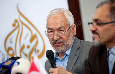 13 juin Cité Ettahrir Tunis : Le chef du parti islamiste Ennahda au pouvoir en Tunisie, Rached Ghannouchi, a appellé mercredi 13 juin au matin lors d'une conférence de presse, la population à descendre dans la rue et à protéger les bâtiments publics vendredi prochain, en réponse aux nouvelles manifestations annoncées le même jour par des salafistes. Symboliquement la conférence de presse a eu lieu à la Cité Ettahrir, une banlieue populaire de Tunis où des affrontements ont eu lieu ces deux derniers jours.
