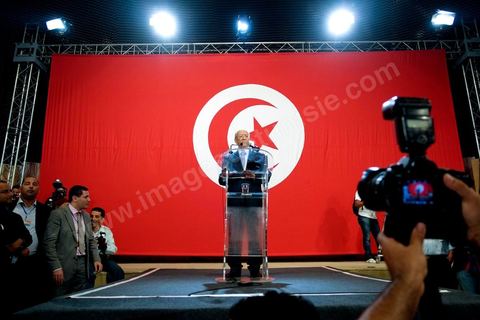 16 juin : Beji Caied Essebsi a annoncé officiellement la création du mouvement politique "Nidaa Tounes" (Appel de la Tunisie) dans un palais des congrès plein à craquer. Au cours de son discours, l'ancien premier ministre a déclaré que l'actuel gouvernement ne peut pas à lui seul sortir le pays de l'impasse. Lors de l’annonce du lancement du nouveau parti, Beji Caied Essebsi a estimé que son but était de réunir tout le monde pour l’intérêt du pays. Il a également insisté pour que l’article numéro un de l’ancienne constitution soit gardé.