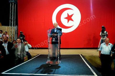 16 juin : Beji Caied Essebsi a annoncé officiellement la création du mouvement politique "Nidaa Tounes" (Appel de la Tunisie) dans un palais des congrès plein à craquer. Au cours de son discours, l'ancien premier ministre a déclaré que l'actuel gouvernement ne peut pas à lui seul sortir le pays de l'impasse. Lors de l’annonce du lancement du nouveau parti, Beji Caied Essebsi a estimé que son but était de réunir tout le monde pour l’intérêt du pays. Il a également insisté pour que l’article numéro un de l’ancienne constitution soit gardé.