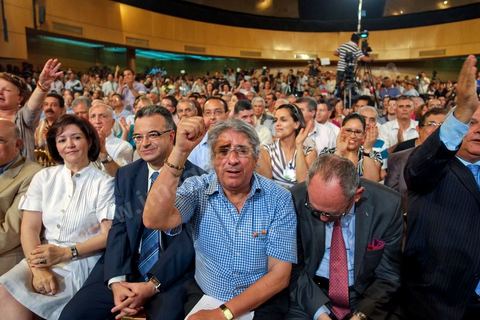 16 juin : Beji Caied Essebsi a annoncé officiellement la création du mouvement politique "Nidaa Tounes" (Appel de la Tunisie) dans un palais des congrès plein à craquer. Au cours de son discours, l'ancien premier ministre a déclaré que l'actuel gouvernement ne peut pas à lui seul sortir le pays de l'impasse. Lors de l’annonce du lancement du nouveau parti, Beji Caied Essebsi a estimé que son but était de réunir tout le monde pour l’intérêt du pays. Il a également insisté pour que l’article numéro un de l’ancienne constitution soit gardé.