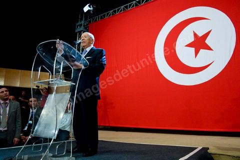 16 juin : Beji Caied Essebsi a annoncé officiellement la création du mouvement politique "Nidaa Tounes" (Appel de la Tunisie) dans un palais des congrès plein à craquer. Au cours de son discours, l'ancien premier ministre a déclaré que l'actuel gouvernement ne peut pas à lui seul sortir le pays de l'impasse. Lors de l’annonce du lancement du nouveau parti, Beji Caied Essebsi a estimé que son but était de réunir tout le monde pour l’intérêt du pays. Il a également insisté pour que l’article numéro un de l’ancienne constitution soit gardé.